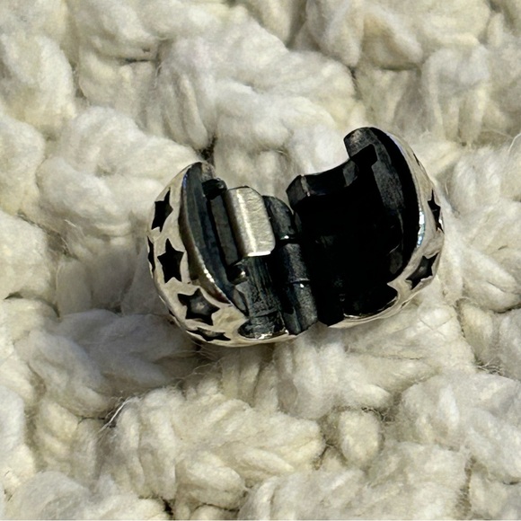 Two Authentic Retired Pandora Silver Star Clip Charms - Picture 4 of 12